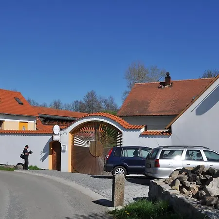 Strnadovsky Mlyn بيت ضيافة 3*